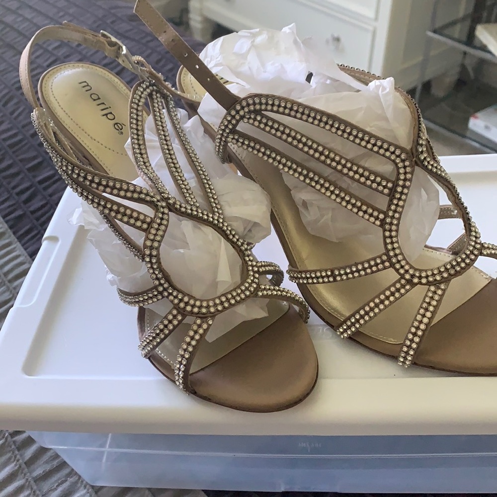 New tan/gold high heels with gemstones size 9
